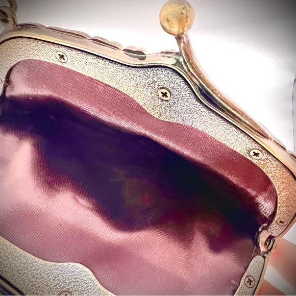 (1539) UNIQUE, Guess Small Leopard/Bee Clutch Purse, Vintage - Picture 2 of 7